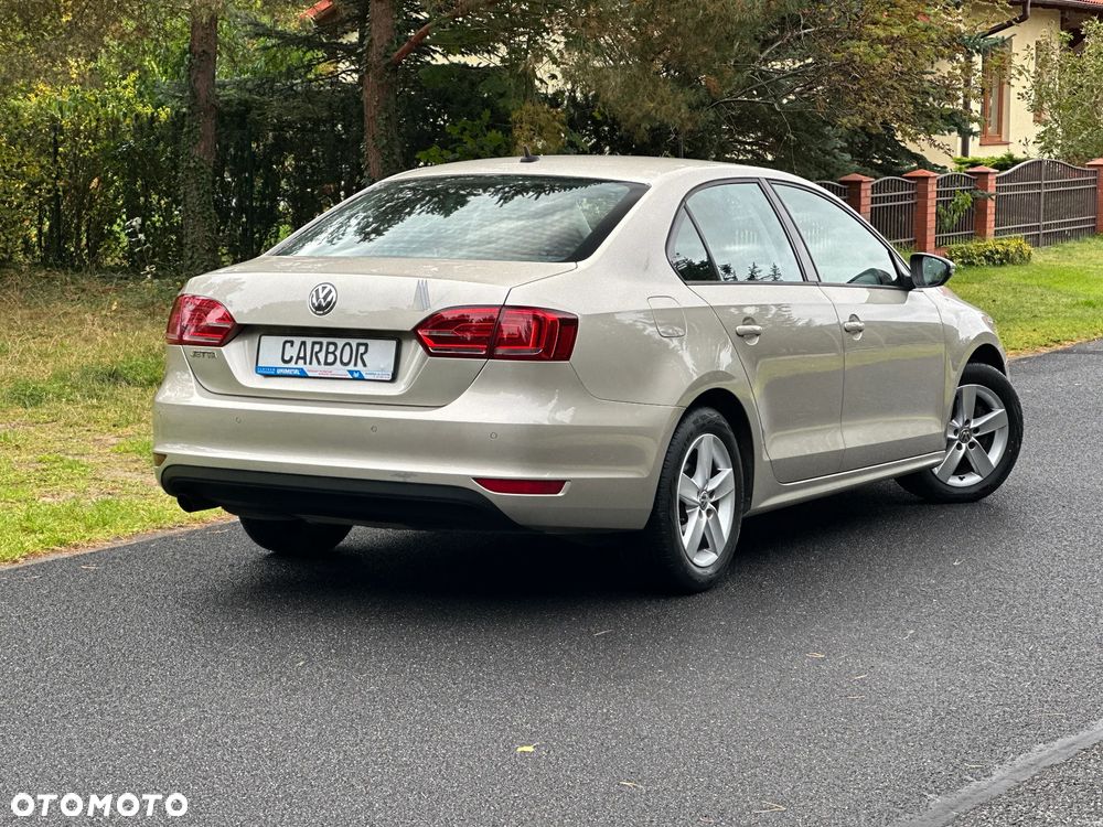 Volkswagen Jetta 1.2 TSI BlueMotion Technology Comfortline - 12