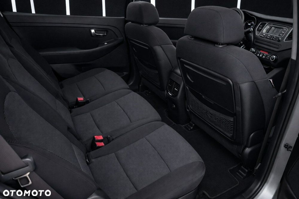 Kia Carens - 12