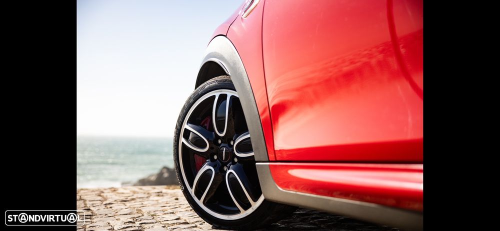 MINI Cabrio John Cooper Works - 13