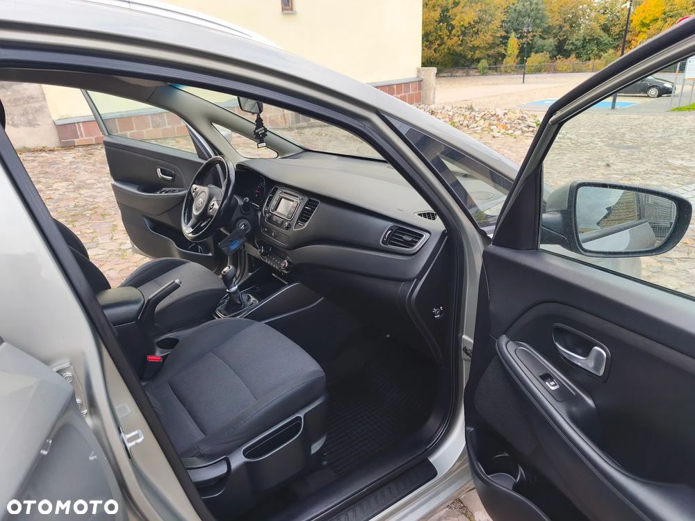 Kia Carens 1.6 GDI Dream Team Edition - 10