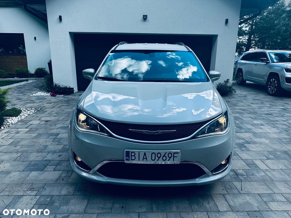 Chrysler Pacifica - 1