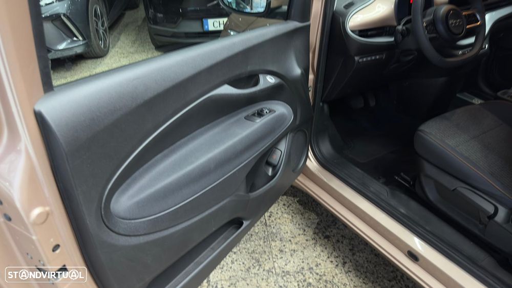 Fiat 500e 3 + 1 23,8kWh Icon - 29