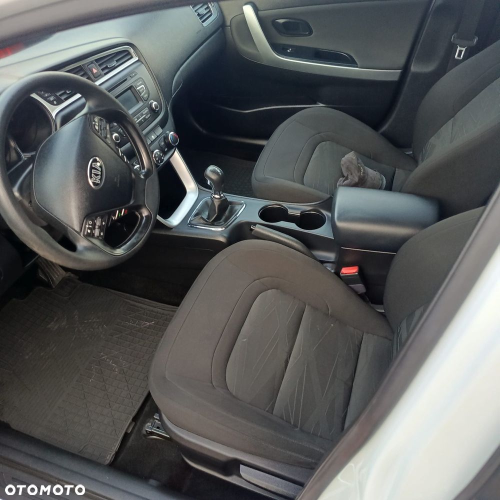 Kia Ceed - 8