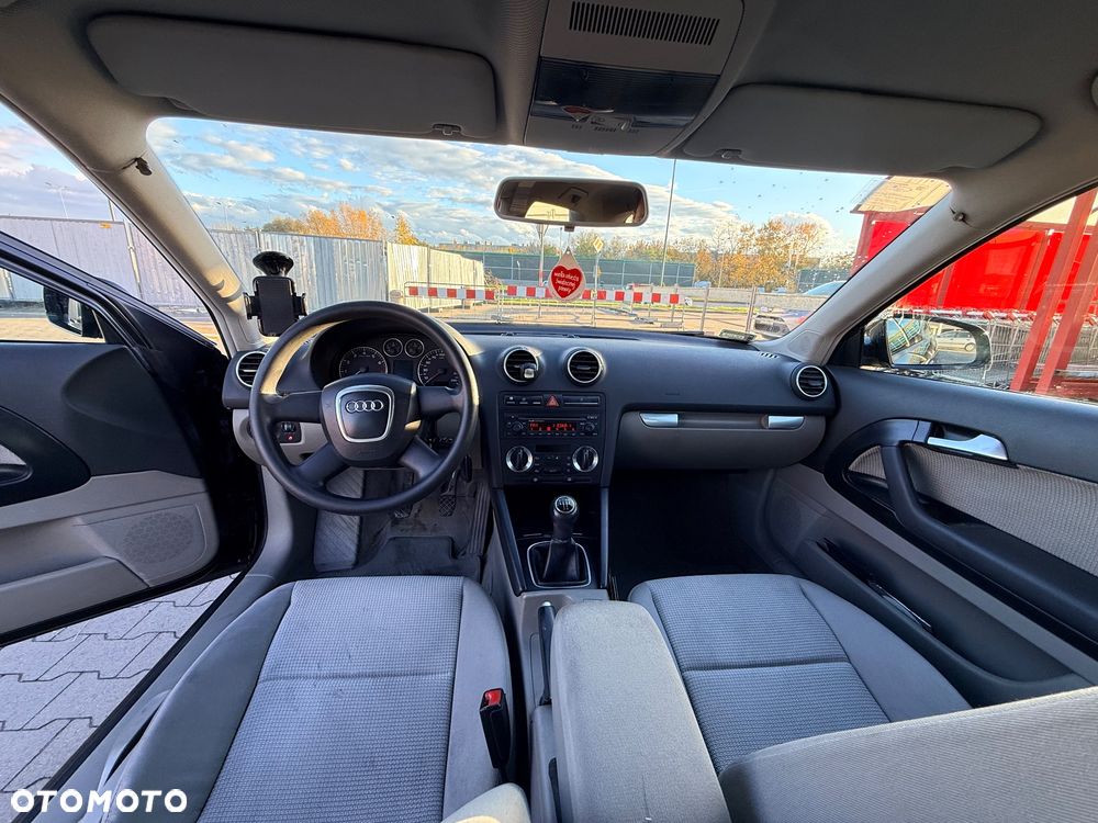 Audi A3 3-drzwiowe 1.6 Attraction - 12