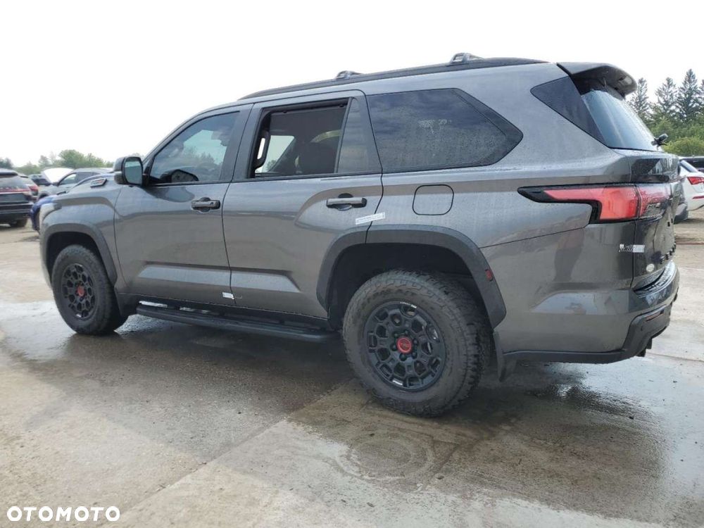 Toyota Sequoia - 8