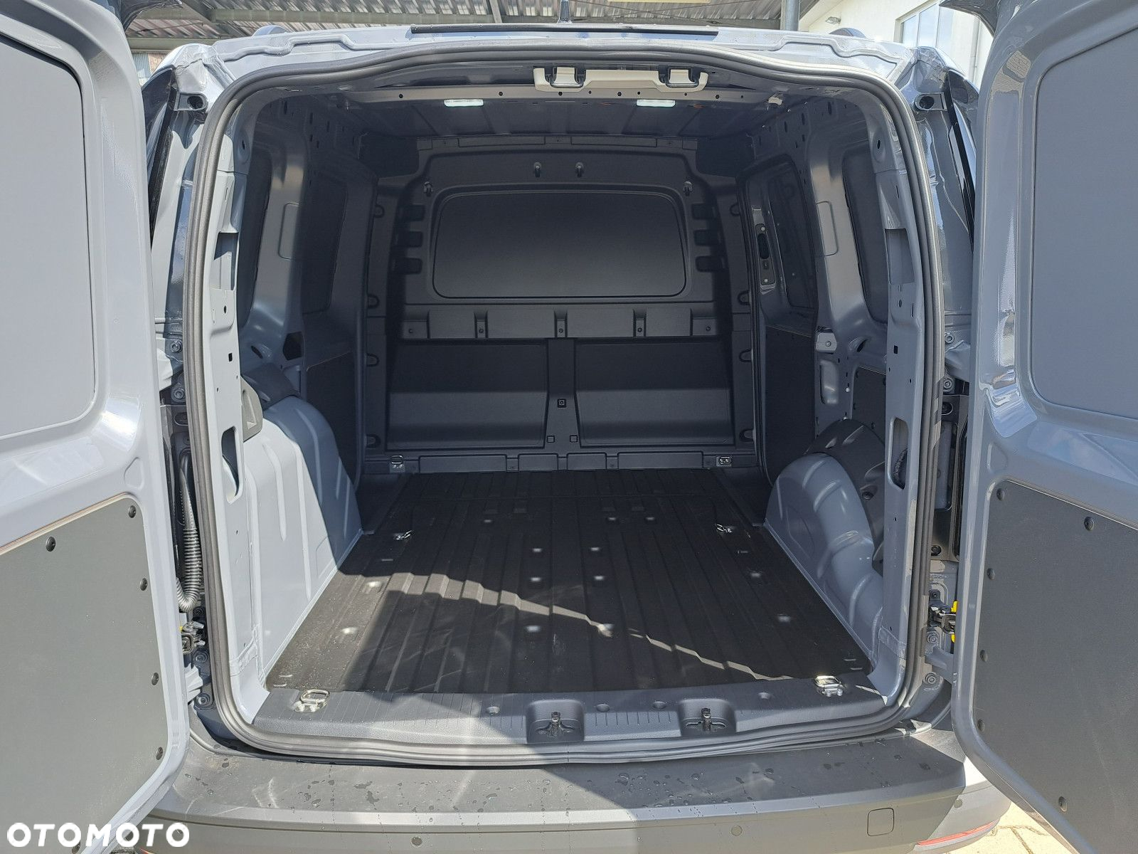 Volkswagen Caddy Cargo 2.0 TDI Manual 4Motion - 8