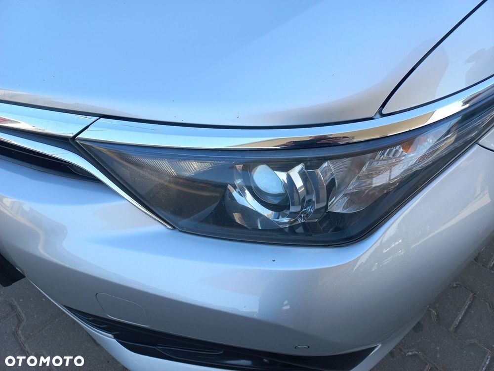 Toyota Auris 1.6 D-4D Premium - 24