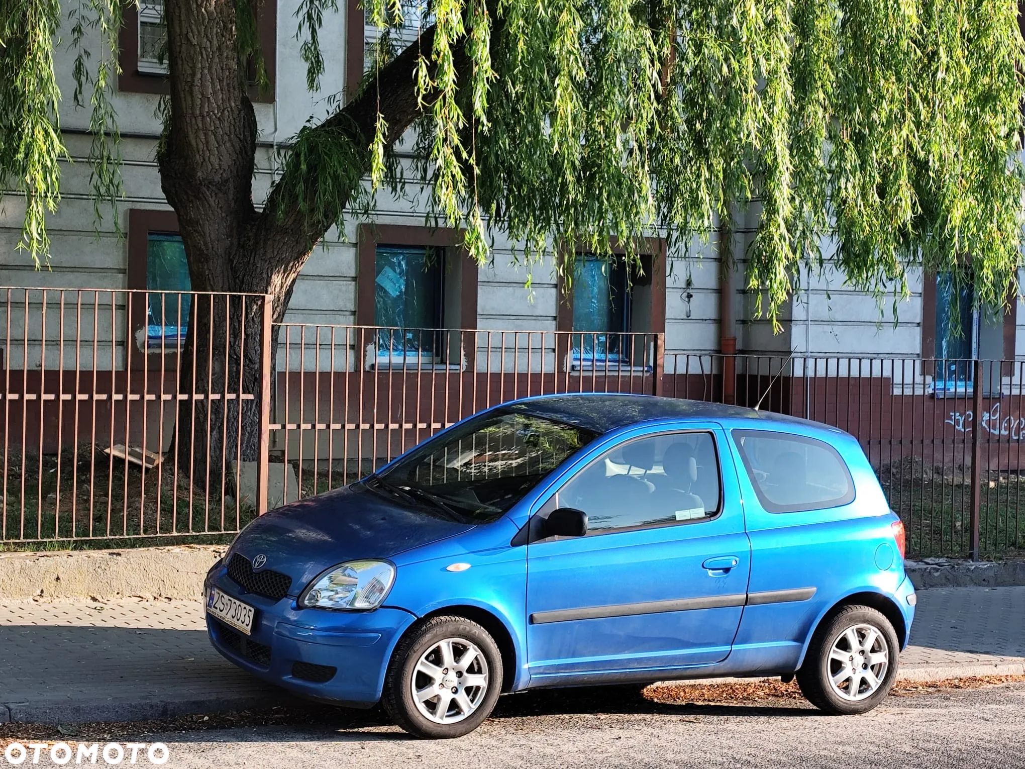 Toyota Yaris 1.0 Base - 1