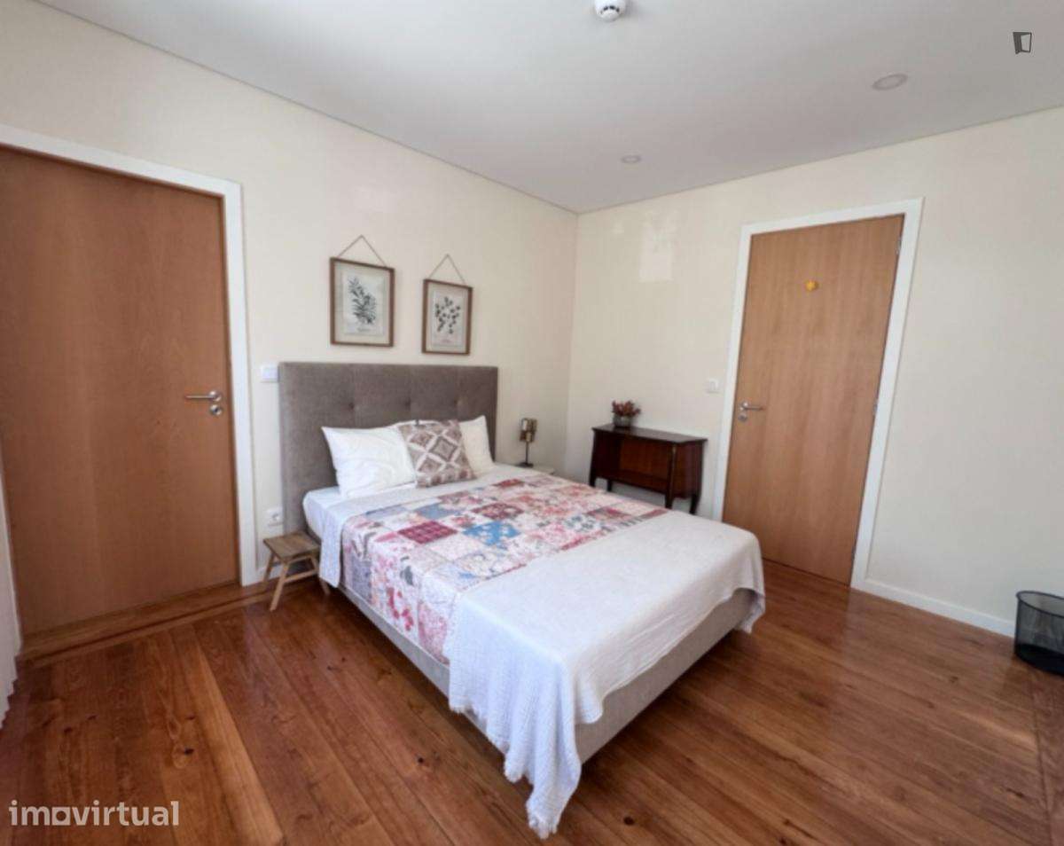 Quarto - localizado em Paranhos Porto - Grande imagem: 3/18