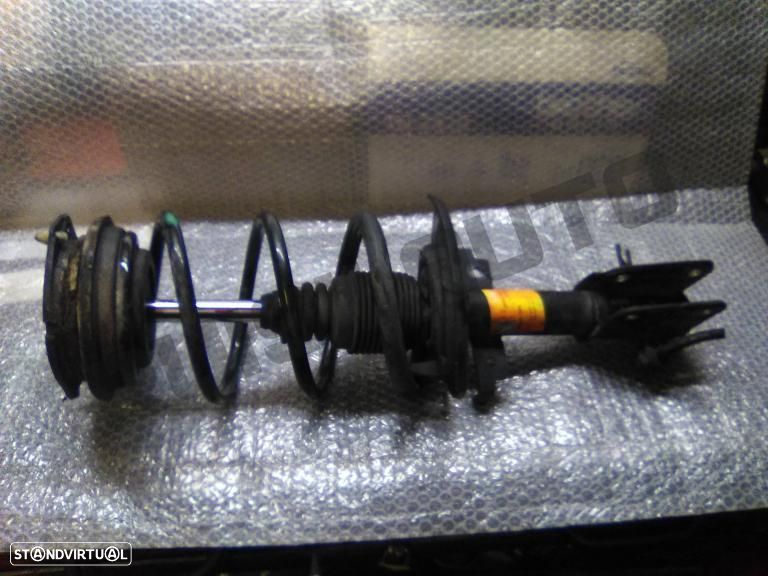 Suspensão / Amortecedor E Mola Frente Esquerda  Renault Laguna - 1