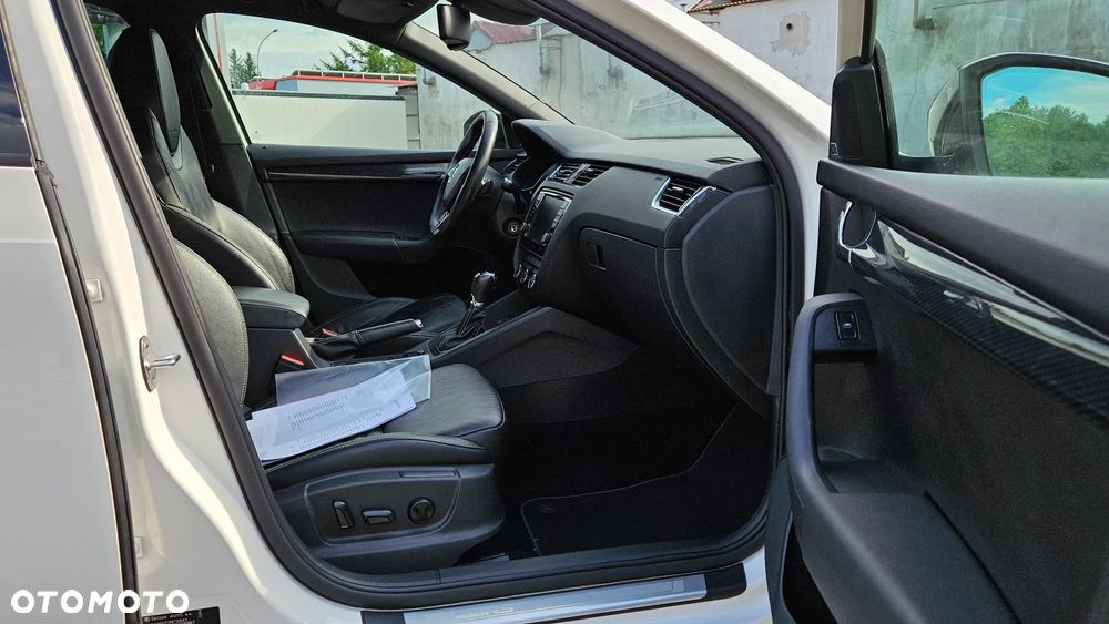 Skoda Octavia Combi 2.0 TDI DSG RS - 28