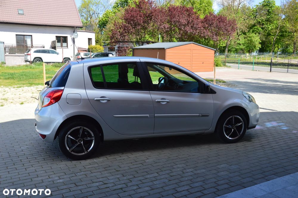 Renault Clio - 11