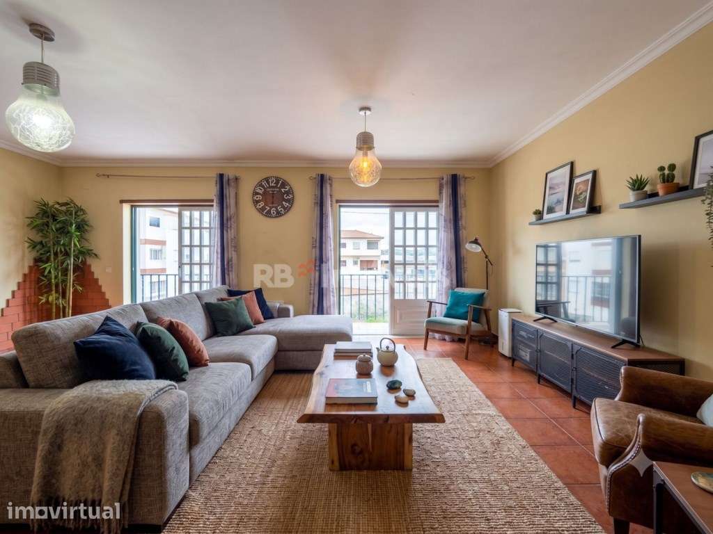 Apartamento T3 c/ Varanda, Garagem e Sótão - no Rossio, em Abrantes - Grande imagem: 2/30
