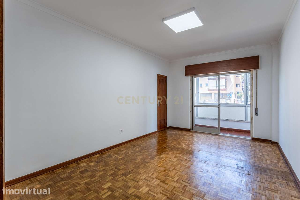 T2 com garagem junto à Urbanização de Vila Chã (Amadora) - Grande imagem: 2/24