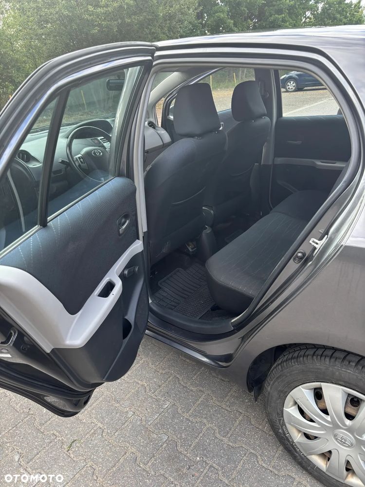 Toyota Yaris 1.3 Sol - 12