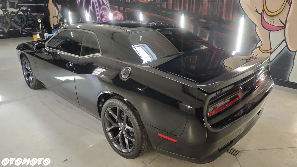 Dodge Challenger - 16