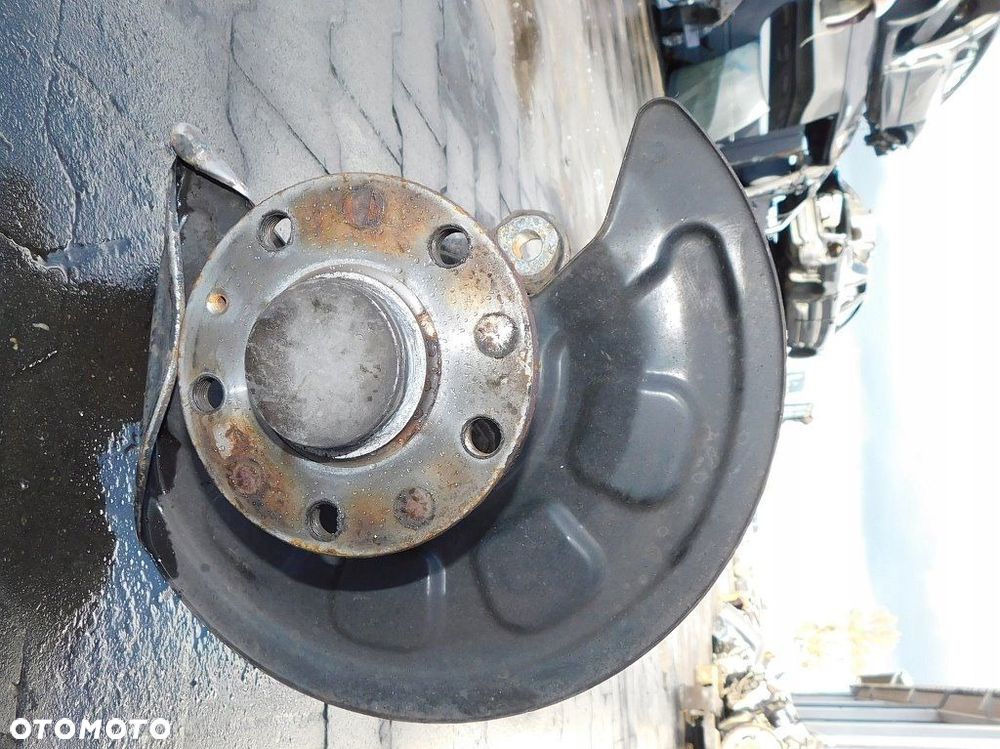 VW CADDY III 1.9TDI 05r BELKA OS ZAWIESZENIA TYŁ - 9