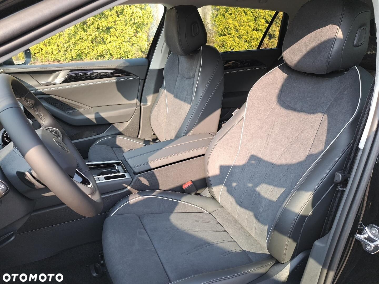 Volkswagen Passat 2.0 TDI SCR 4Mot Elegance DSG - 11