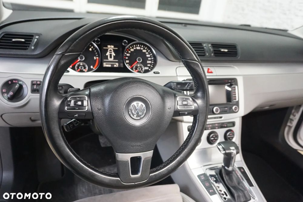 Volkswagen Passat Variant 2.0 TDI DSG Highline - 23