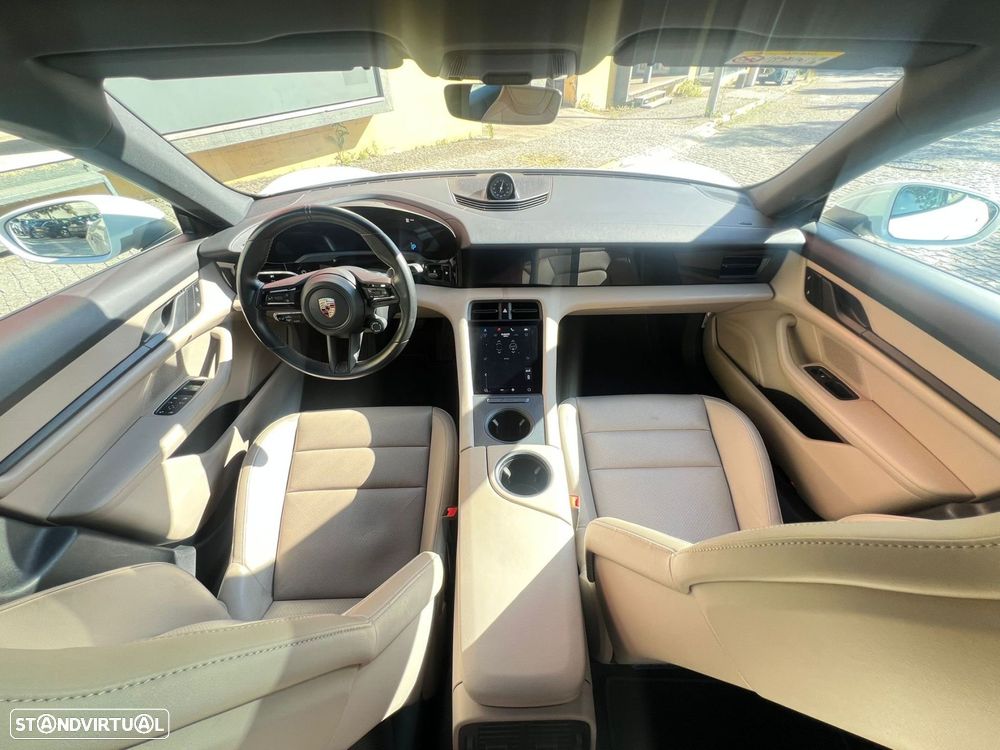 Porsche Taycan - 11