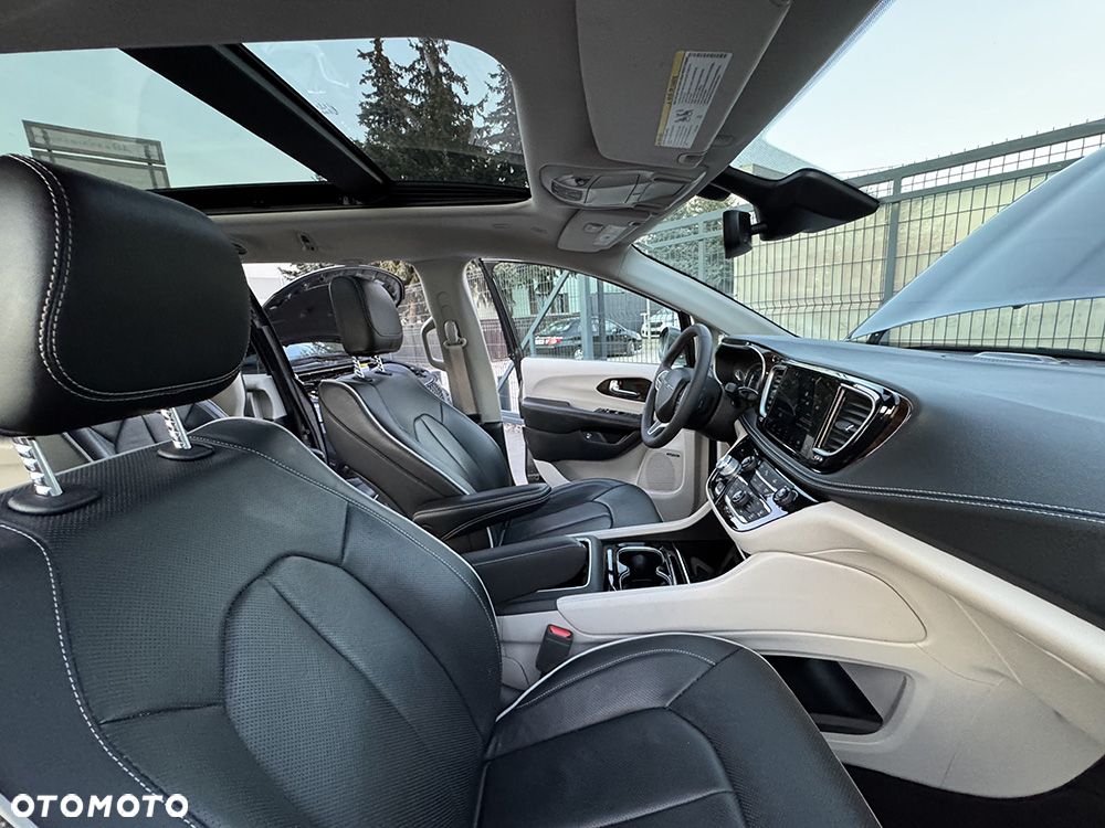 Chrysler Pacifica - 17