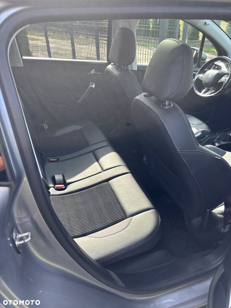 Peugeot 2008 1.2 Pure Tech Allure S&S EAT6 - 10