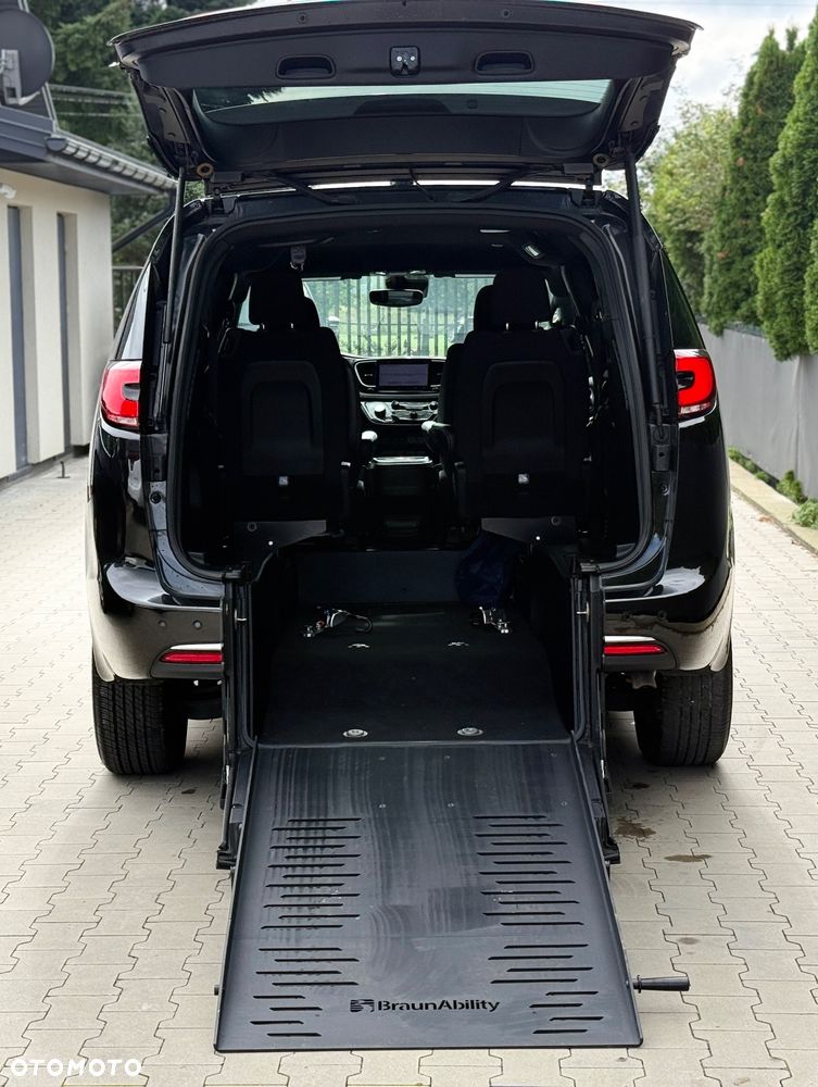 Chrysler Pacifica - 16