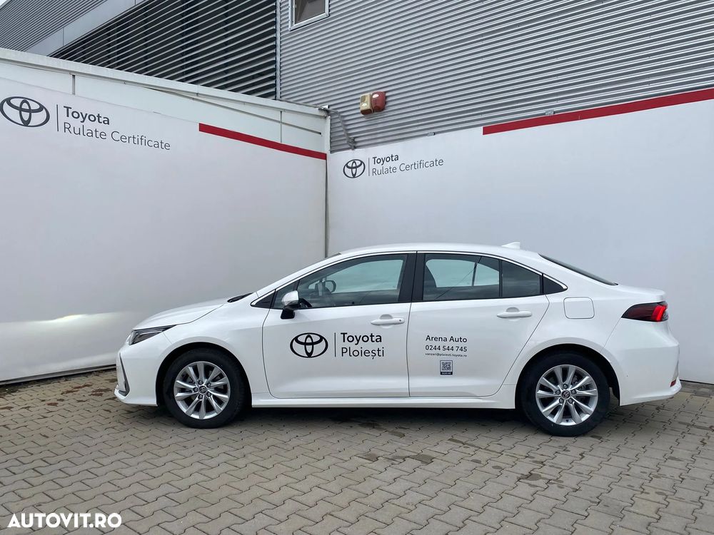 Toyota Corolla Sedan 1.8 HSD Business - 3