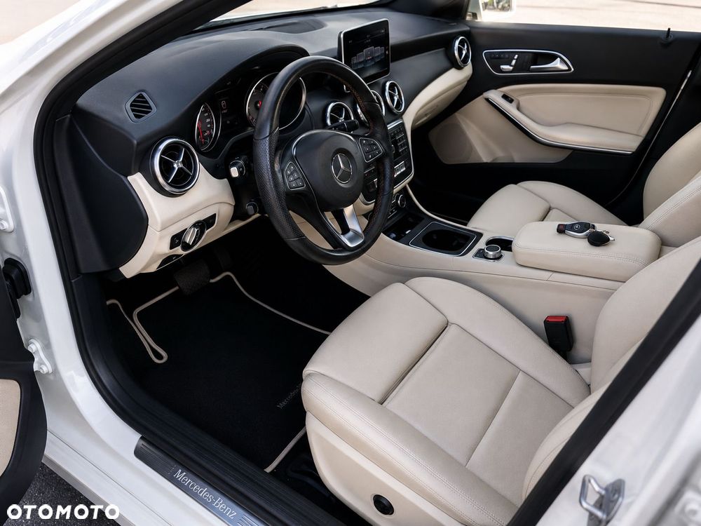 Mercedes-Benz CLA 250 4-Matic AMG Line - 26