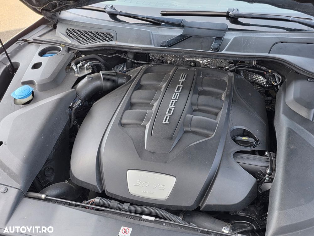Porsche Cayenne 3.0 L - 6