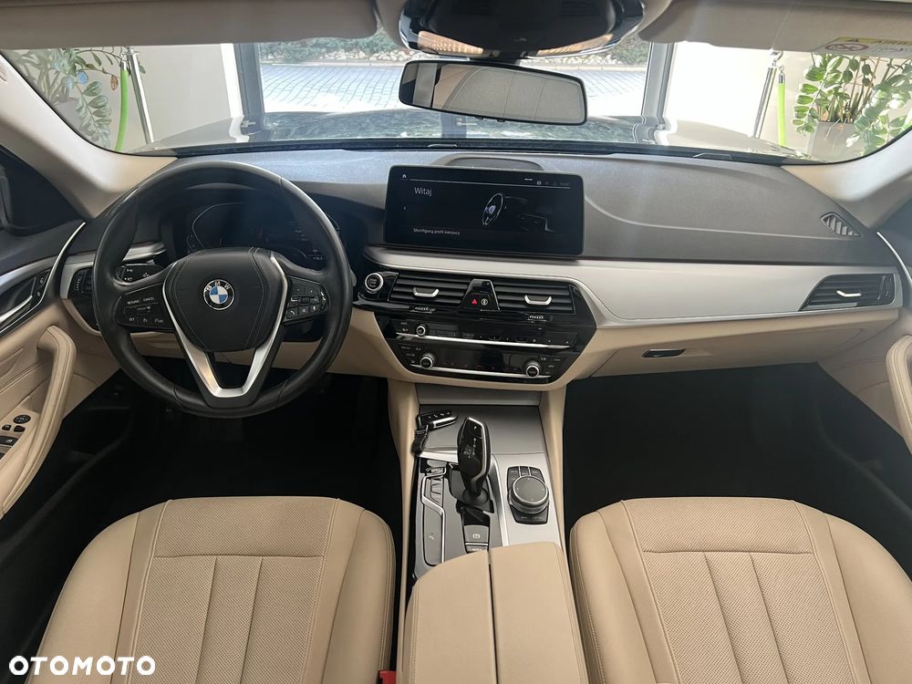 BMW Seria 5 520d mHEV - 12