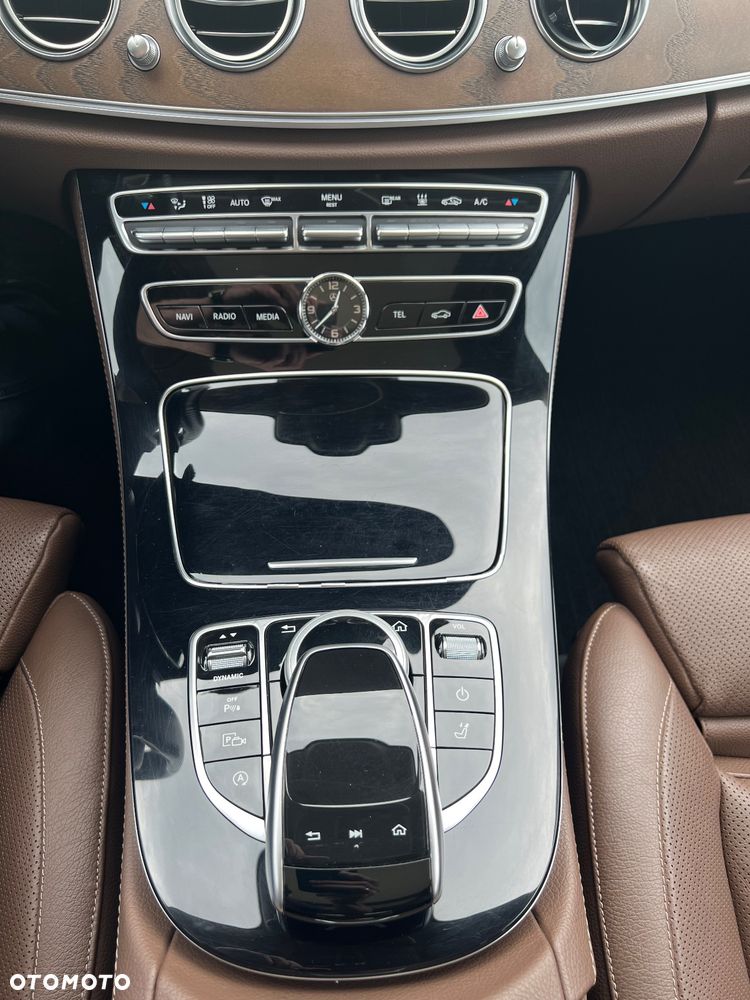 Mercedes-Benz Klasa E 220 d 9G-TRONIC Exclusive - 18
