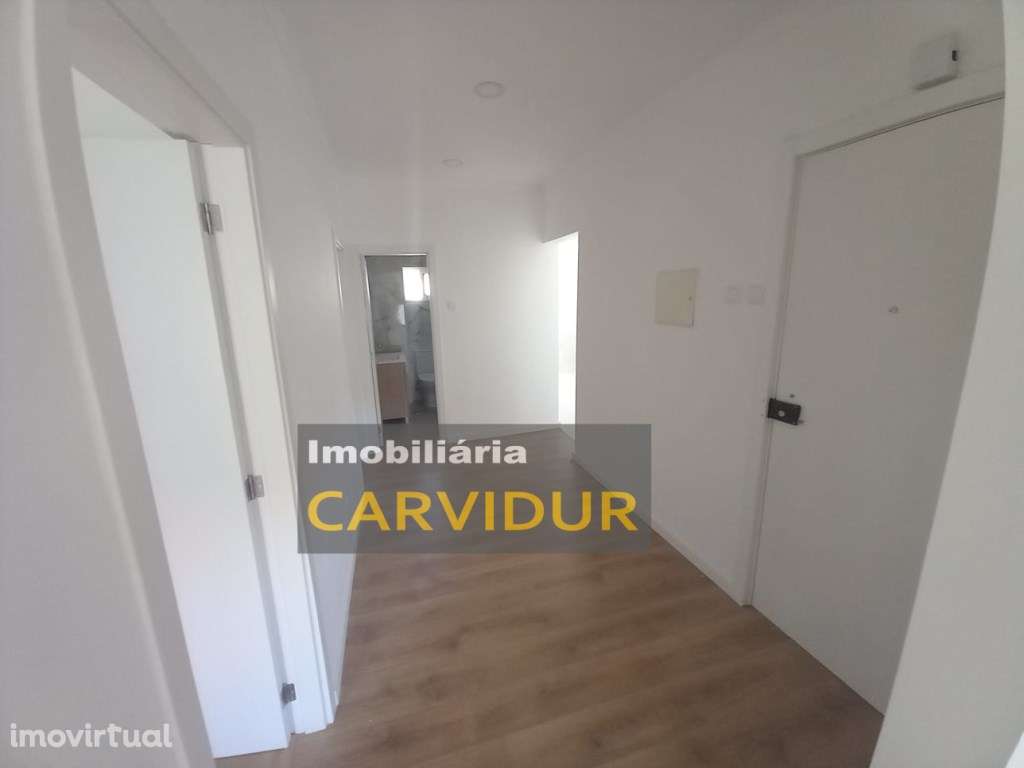 Baixa da Banheira T2 totalmente remodelado - Grande imagem: 2/10