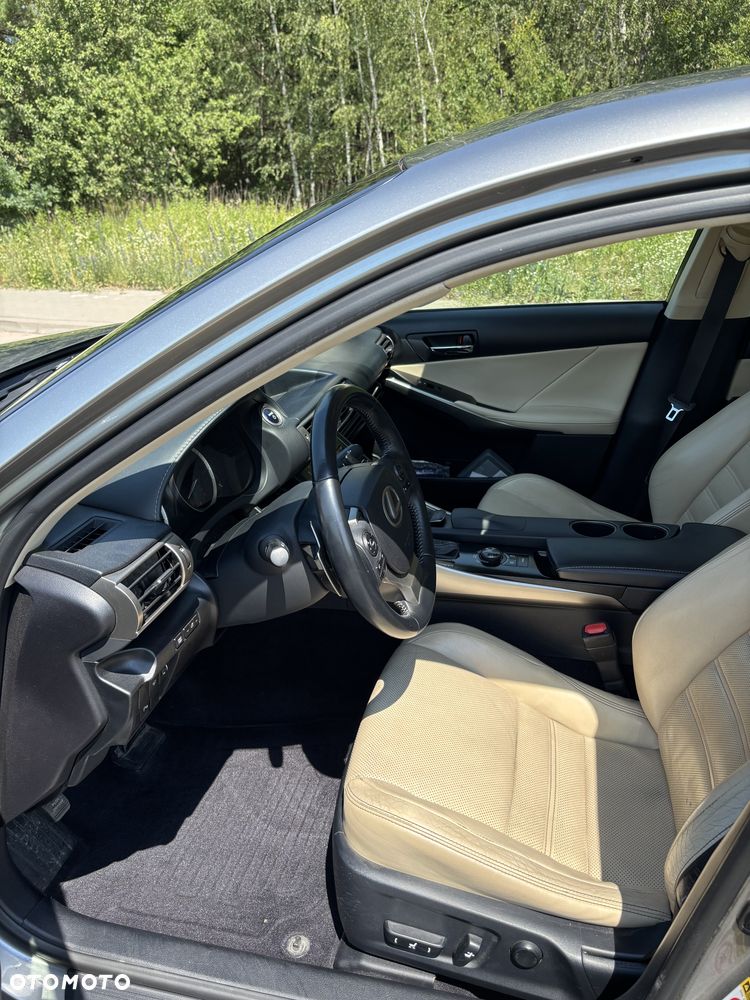 Lexus IS 300h Prestige - 5