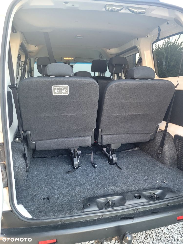 Nissan NV200 Combi 7os - 17