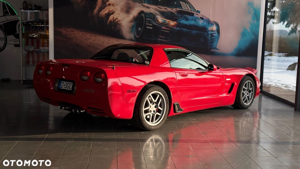 Chevrolet Corvette - 12