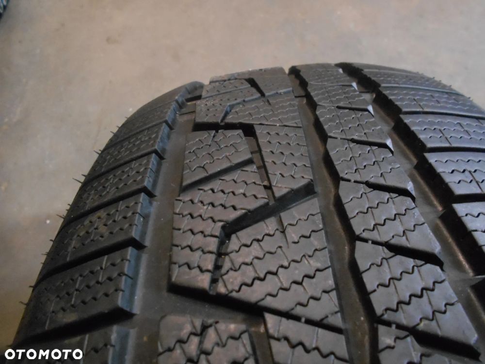 OPONA POJEDYNKA  225/55r17 COMPASAL WINTER BLAZER UHP DOT 3022 9MM - 2