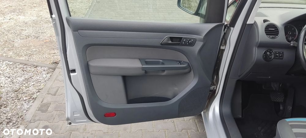 Volkswagen Caddy Comfortline Mixt DSG - 24