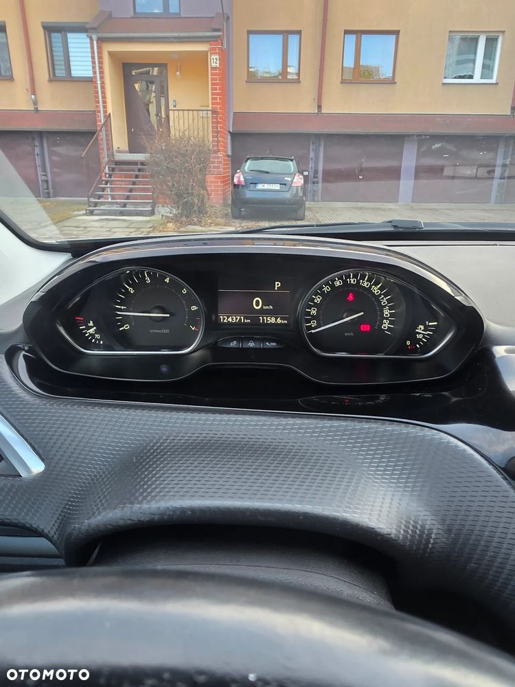 Peugeot 2008 1.2 Pure Tech Style S&S EAT6 - 33