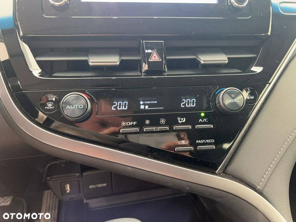 Toyota Camry - 21