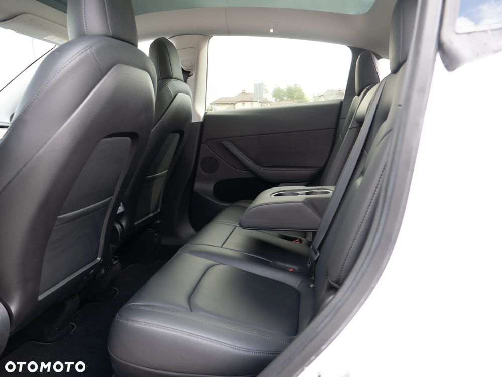 Tesla Y Long Range AWD - 24