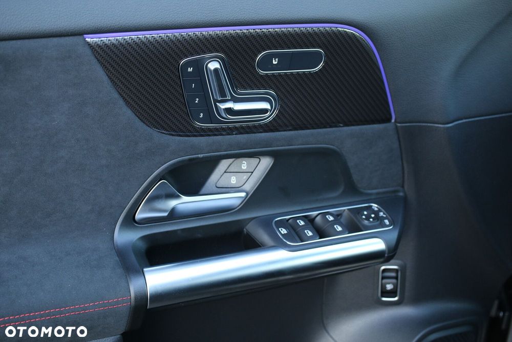 Mercedes-Benz GLA - 22