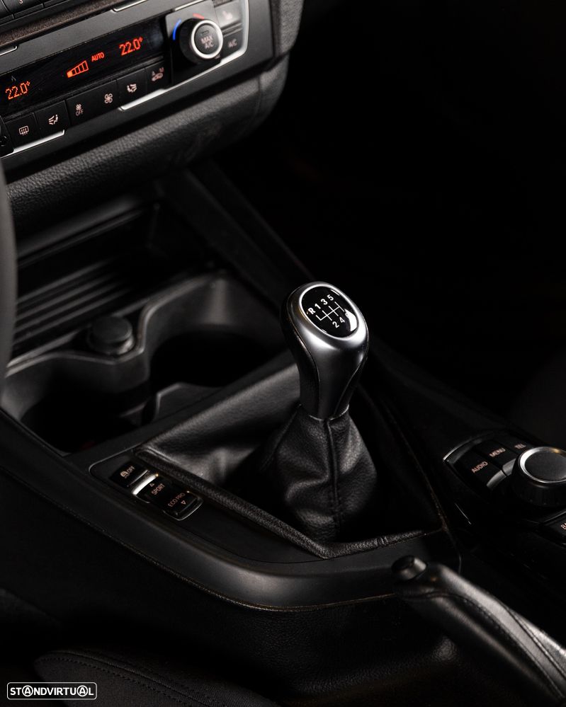 BMW 118 d Pack M - 12