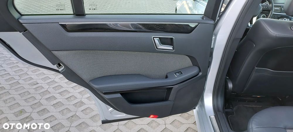Mercedes-Benz Klasa E 200 CGI BlueEFFICIENCY 7G-TRONIC Avantgarde - 31