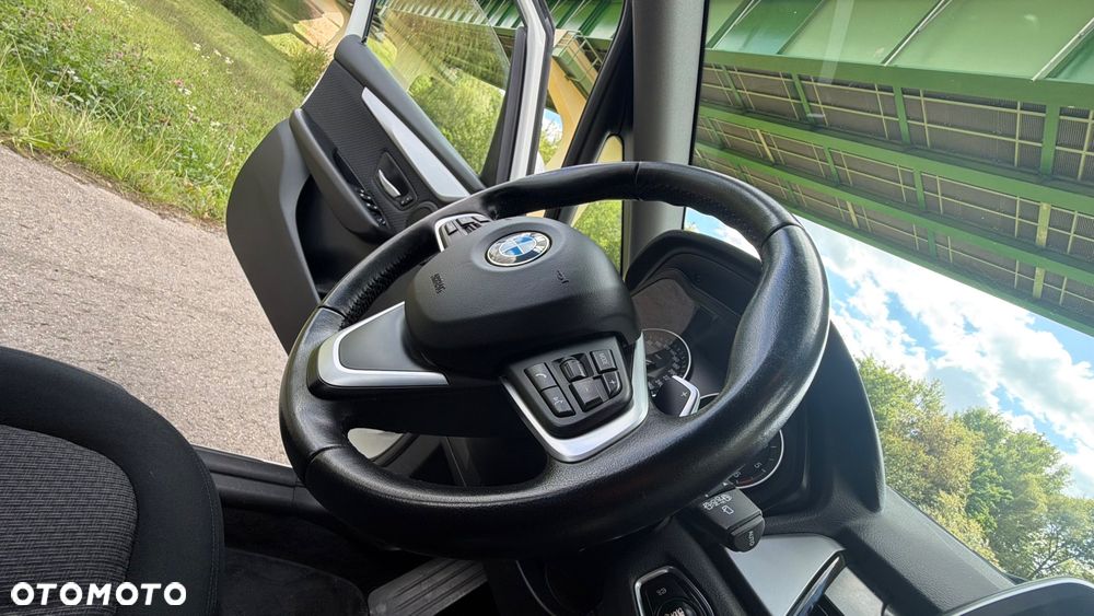 BMW Seria 2 218d - 12