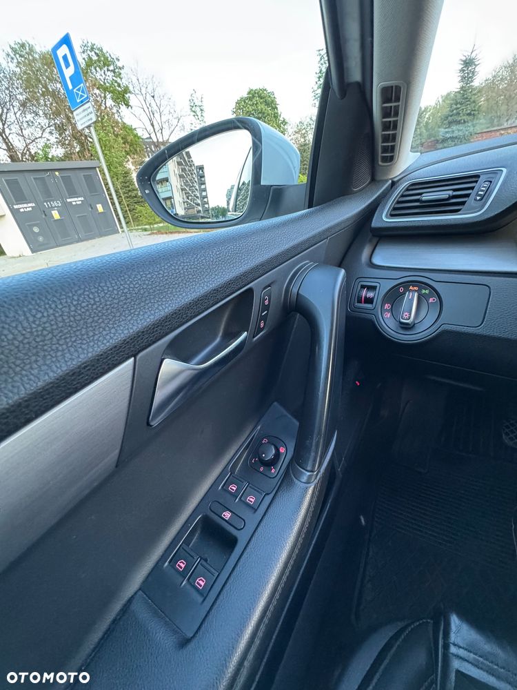 Volkswagen Passat 2.0 TDI Highline R-Style - 13