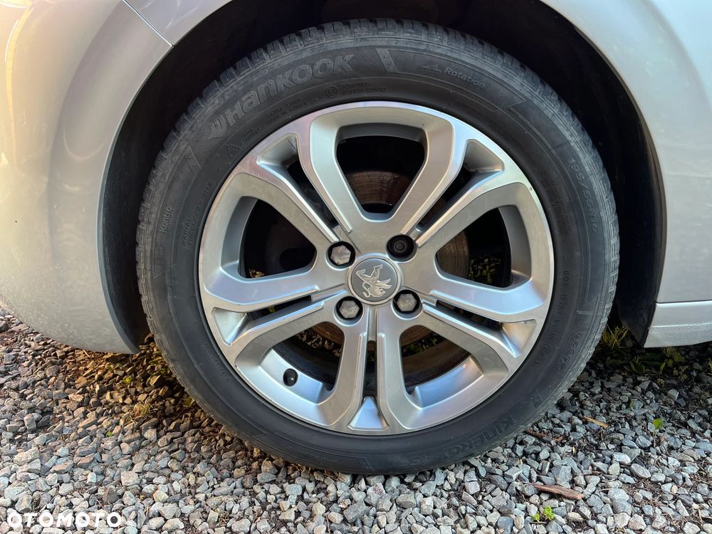 Peugeot 208 1.2 PureTech Allure - 11