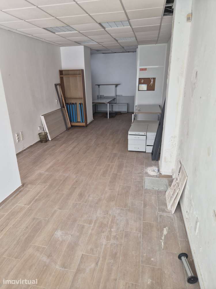 Imóvel comercial no rés do chão em Queluz - Grande imagem: 4/7