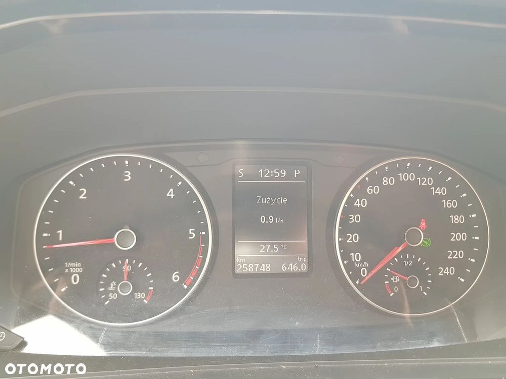 Volkswagen Multivan - 22