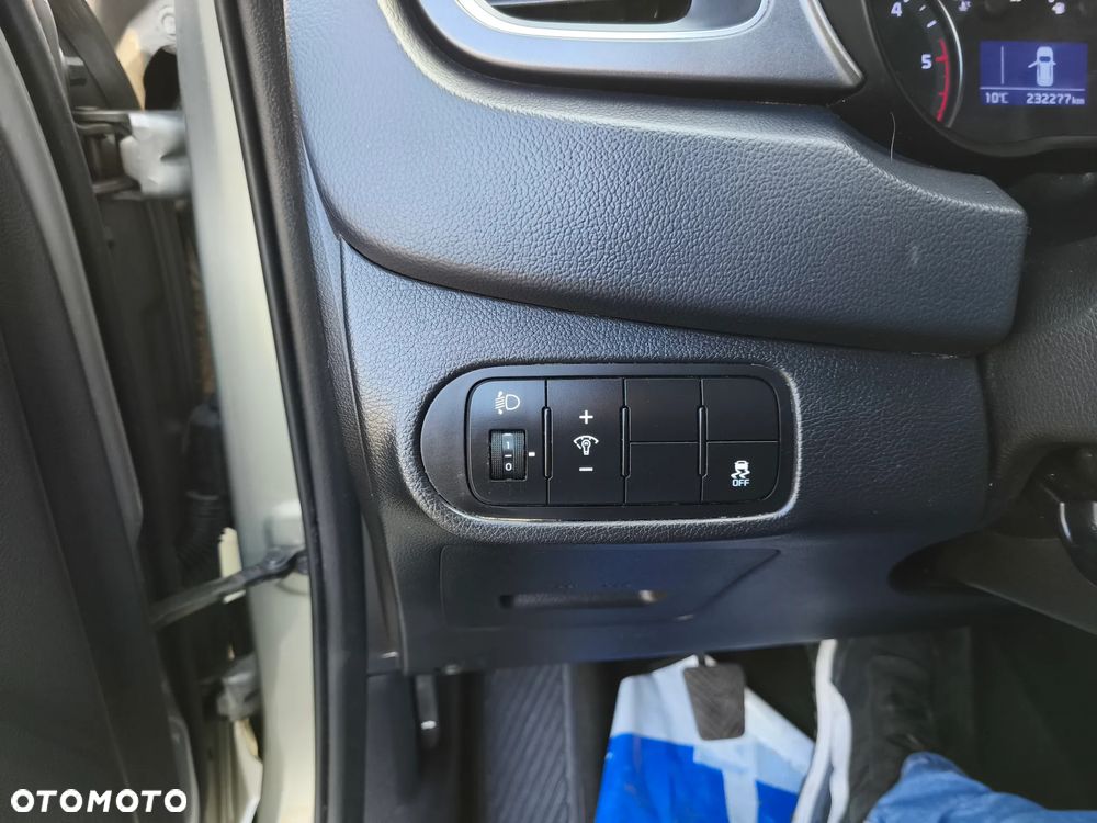 Kia Carens 1.7 CRDi XL 7os - 17